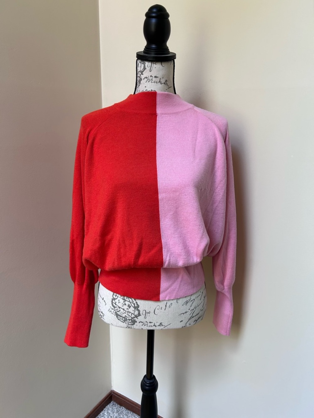PAISIE Colorblock Mockneck Sweater in Red and Pink